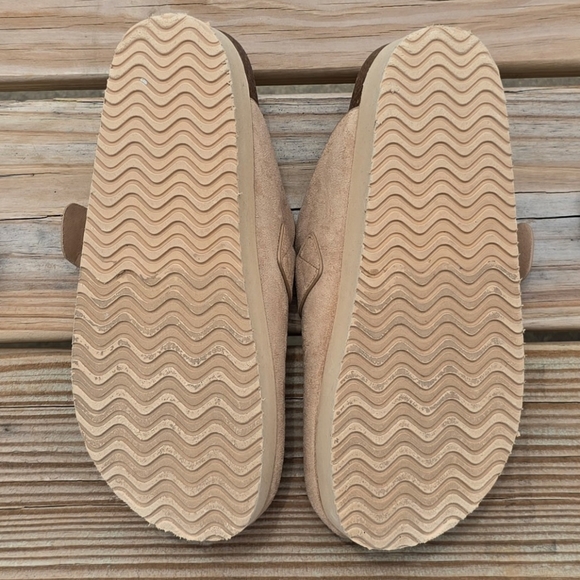 Size 8.5 Women's Madden Girl Tan Slip-On Clogs - Picture 4 of 5